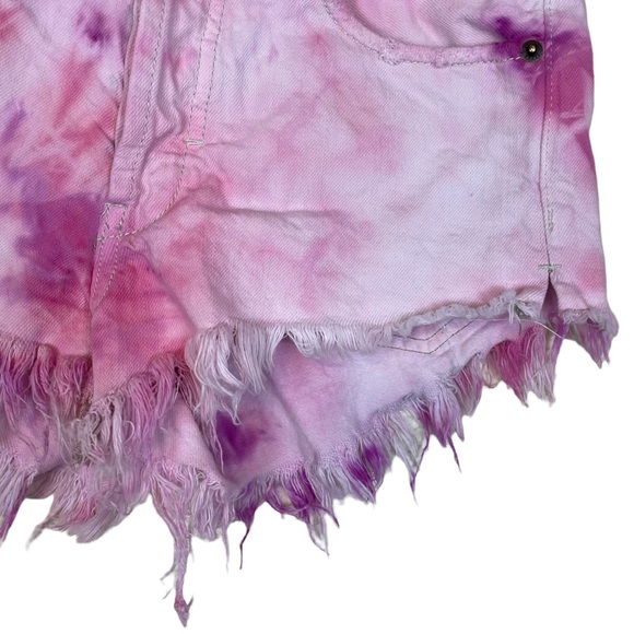 Free People Raw Fringe Hem TyeDye Denim Button-Fly Shorts Size 2 Pink Purple FP - Picture 5 of 15
